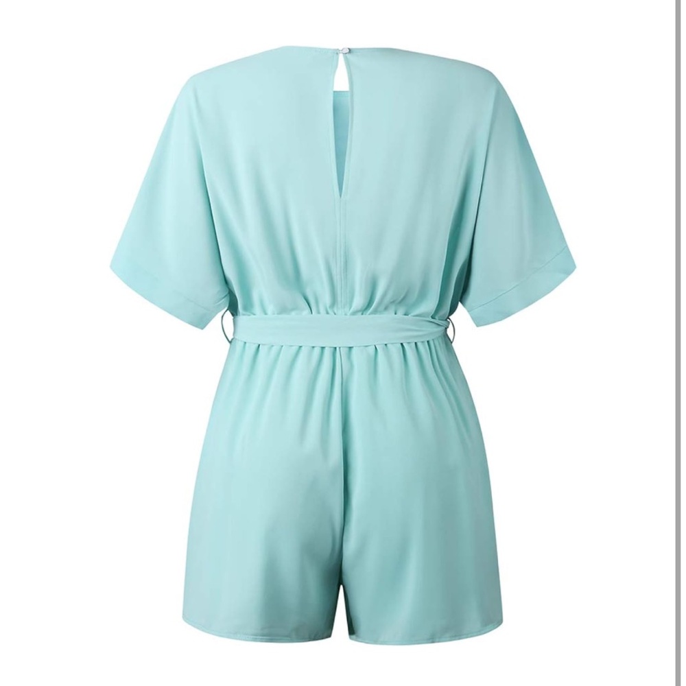 NWT. Sz MED. Pale Blue Foteisy short romper. rounded neck, batwing short sleeves - Picture 5 of 15